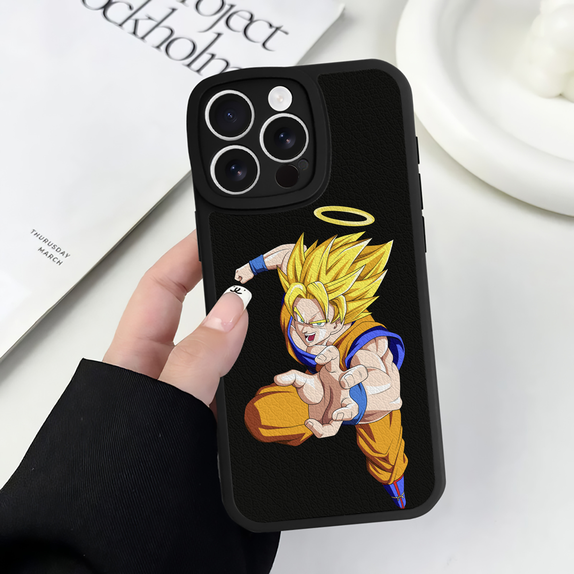 （画像用） ドラゴンボール 孫悟空（そん ごくう）Son Goku カカロット DRAGON BALL Kakarotto 【iPhone 16シリーズ対応】シリコンスマホケース（レザー調） 材質：シリコン